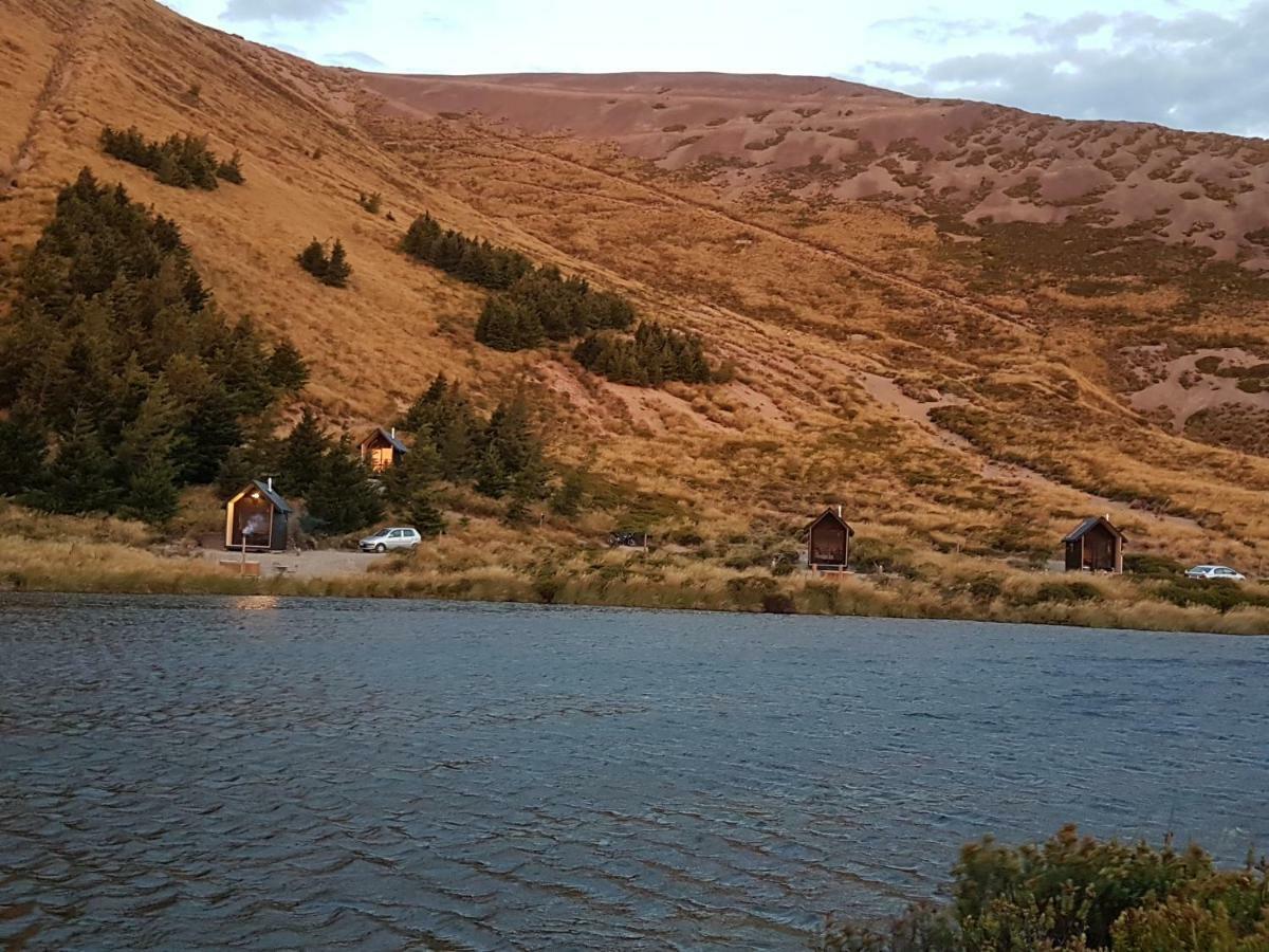 Lake Stella Mountain Huts Hotel Mt Lyford Bagian luar foto